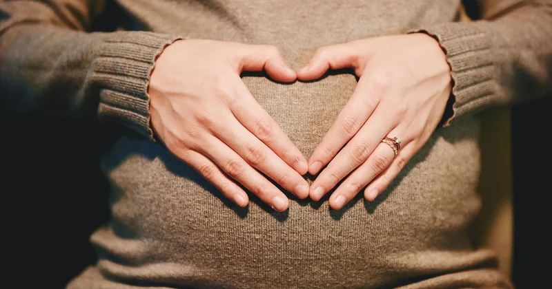 Tableau des aliments interdits pendant la grossesse : le guide complet