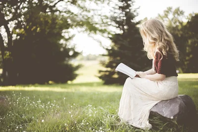 Pourquoi la lecture chez les enfants est cruciale et comment l'encourager en 2026