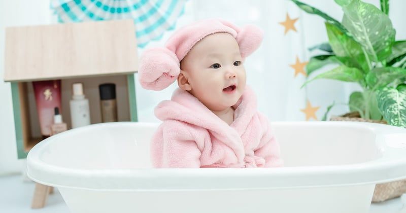 Comment instaurer une routine de bain sans larmes en 5 étapes